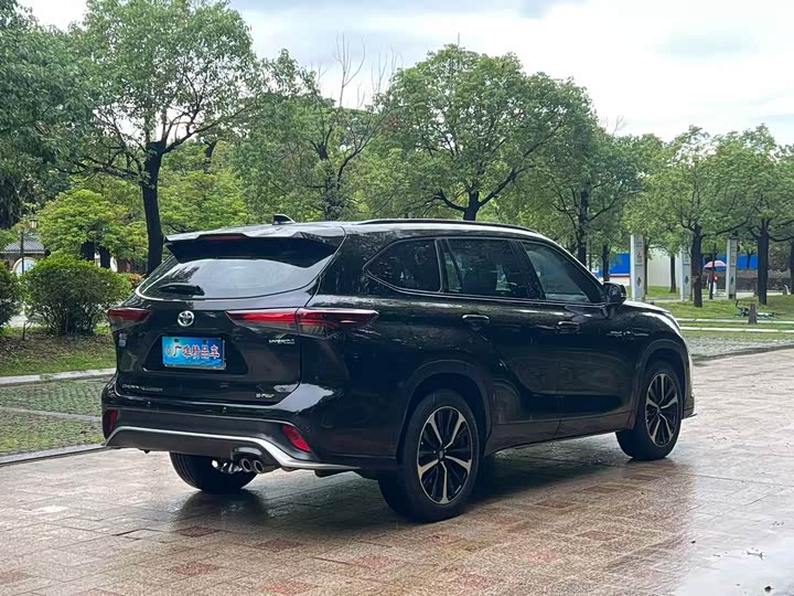 Фото 3 - Toyota Crown Kluger