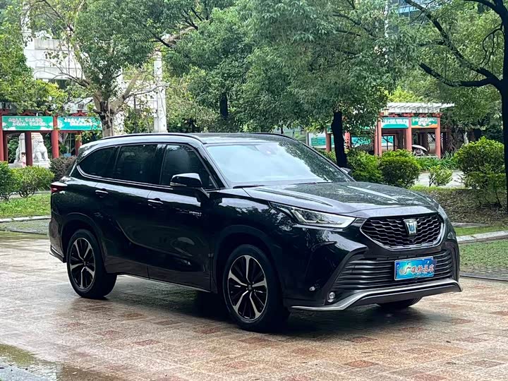 Фото 4 - Toyota Crown Kluger