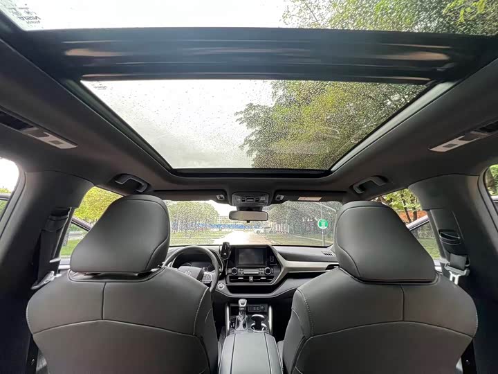 Фото 9 - Toyota Crown Kluger