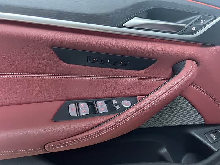 Фото 14 - BMW 5 Series