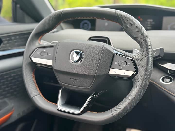 Фото 24 - Changan UNI-V