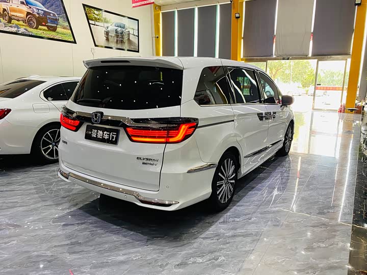 Фото 3 - Honda Elysion