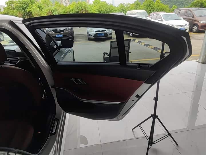 Фото 16 - BMW 3 Series