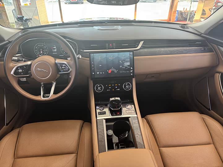 Фото 10 - Jaguar XF L