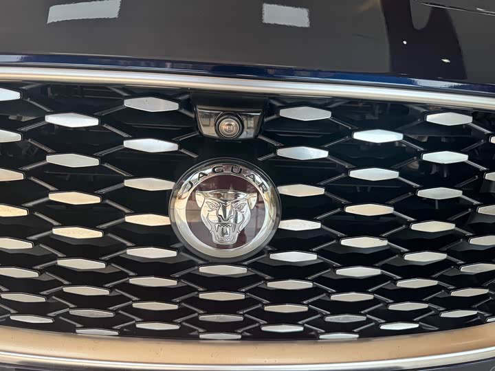 Фото 4 - Jaguar XF L