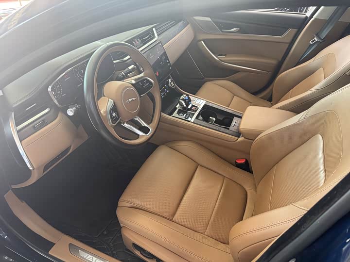 Фото 6 - Jaguar XF L