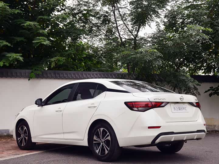 Фото 10 - Nissan Sylphy