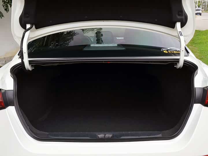 Фото 7 - Nissan Sylphy