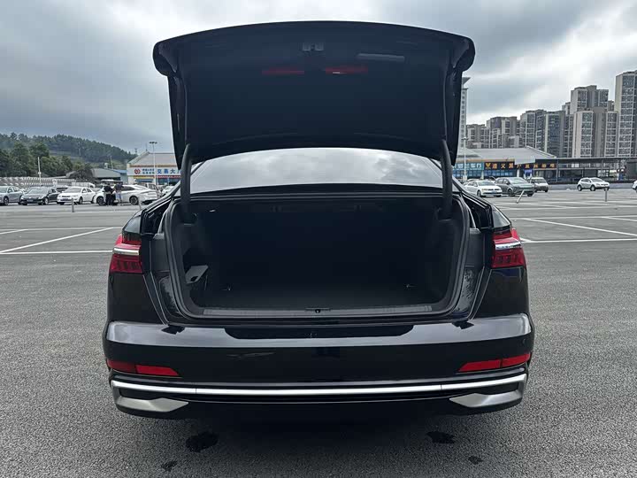 Фото 13 - Audi A6L