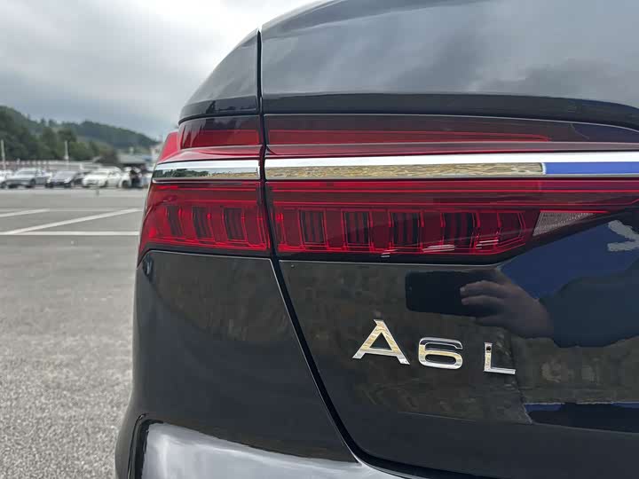 Фото 14 - Audi A6L