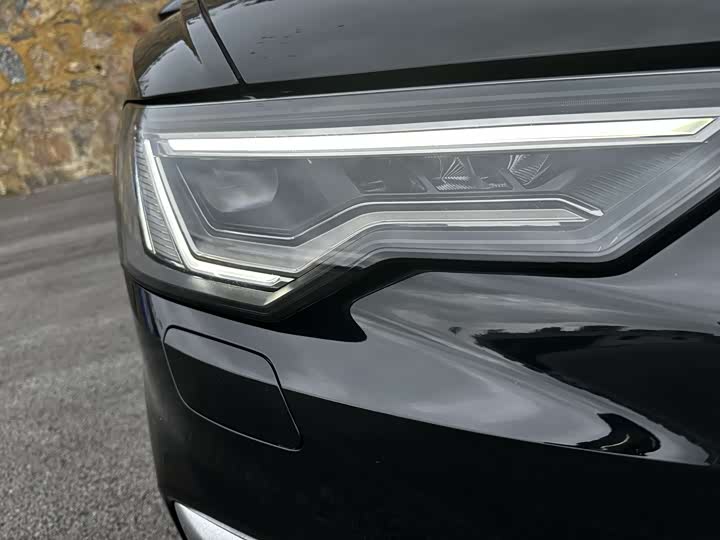 Фото 4 - Audi A6L