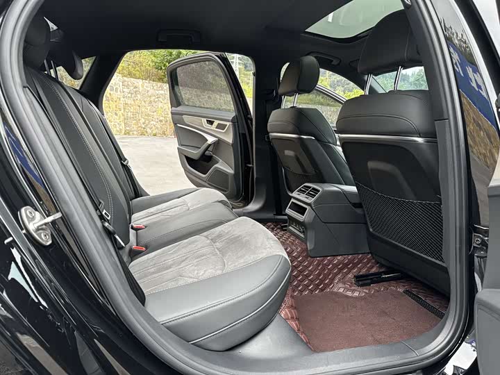 Фото 6 - Audi A6L