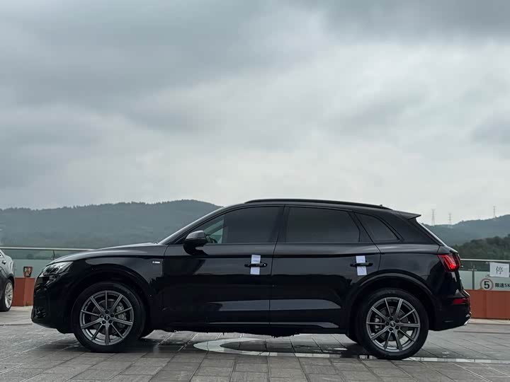 Фото 11 - Audi Q5L