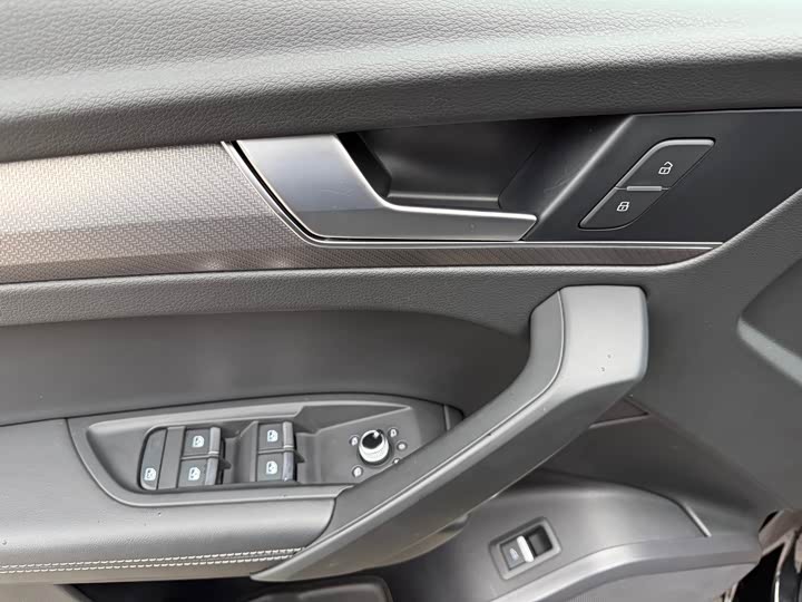 Фото 19 - Audi Q5L