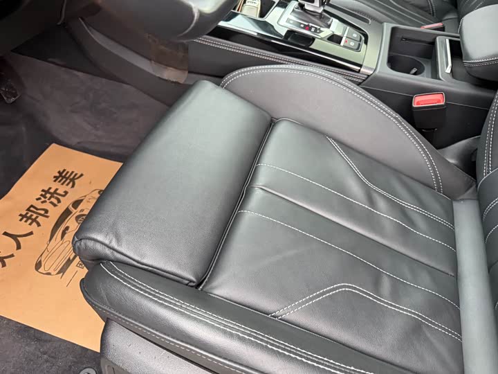 Фото 21 - Audi Q5L