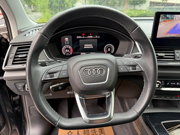 Фото 24 - Audi Q5L
