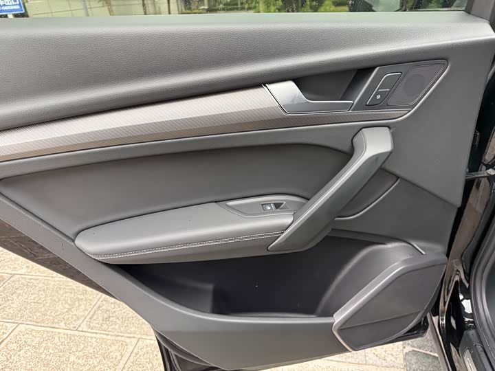 Фото 30 - Audi Q5L