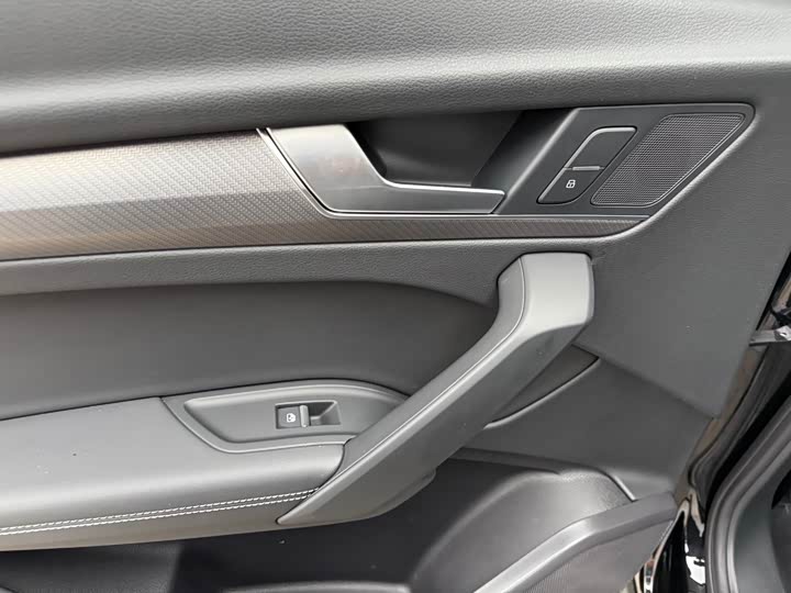 Фото 31 - Audi Q5L