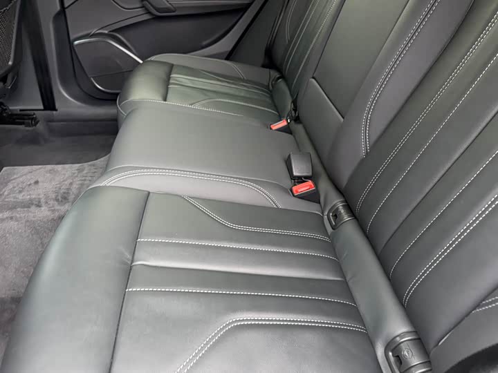 Фото 32 - Audi Q5L