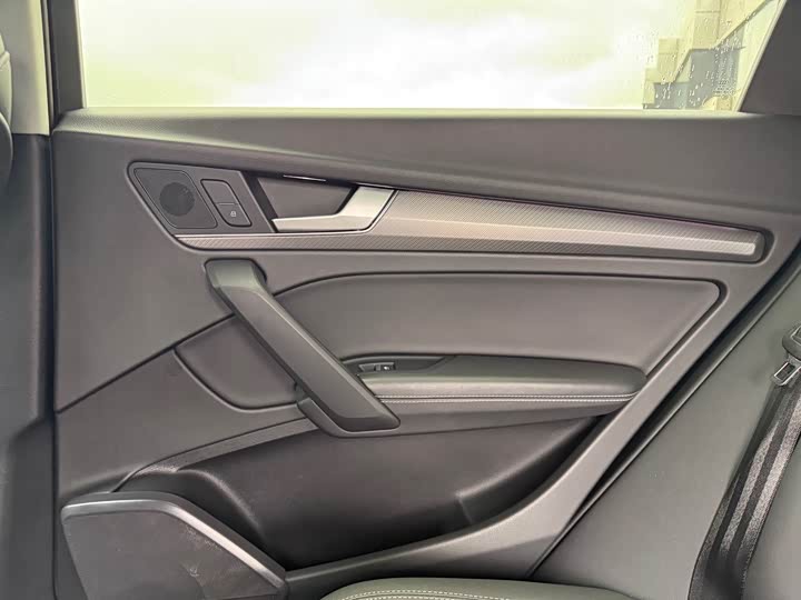 Фото 34 - Audi Q5L