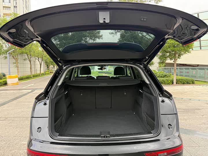 Фото 40 - Audi Q5L