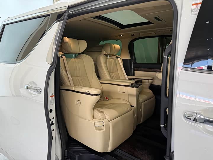 Фото 11 - Toyota Alphard