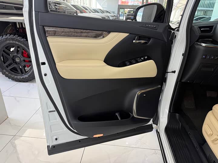 Фото 5 - Toyota Alphard