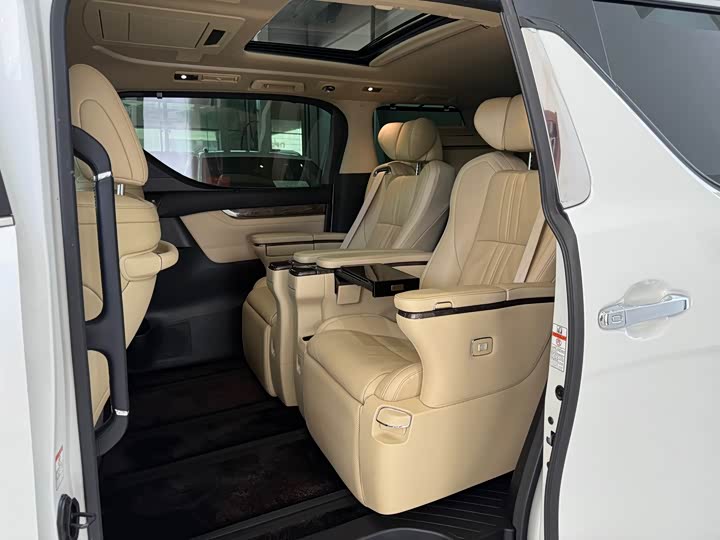 Фото 8 - Toyota Alphard