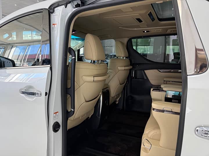 Фото 9 - Toyota Alphard