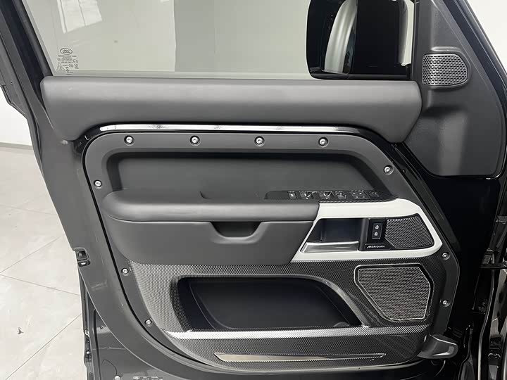 Фото 17 - Land Rover Defender