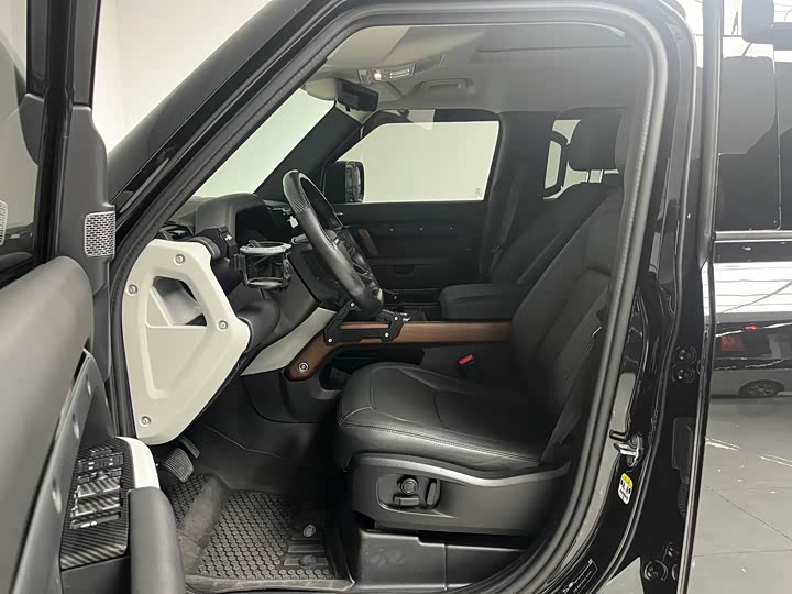 Фото 18 - Land Rover Defender