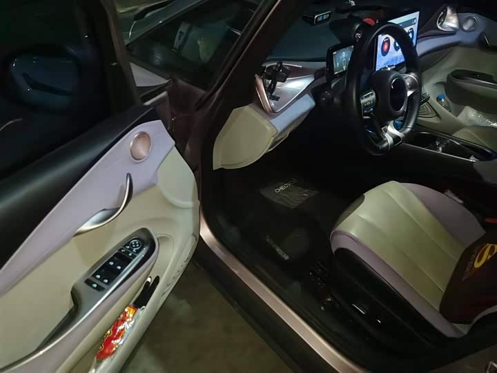 Фото 14 - BYD Dolphin