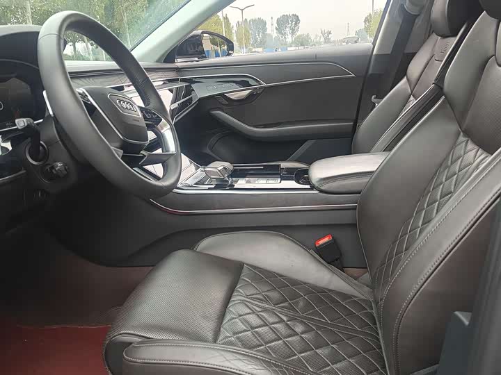 Фото 4 - Audi A8