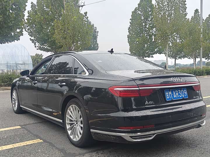 Фото 7 - Audi A8