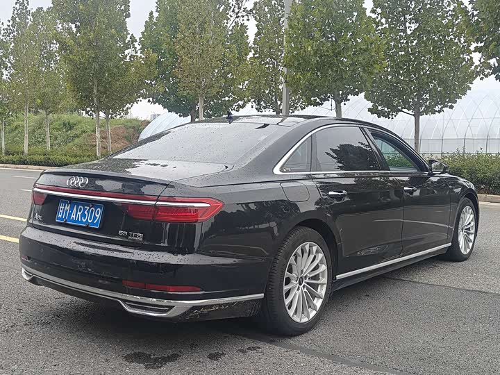 Фото 9 - Audi A8