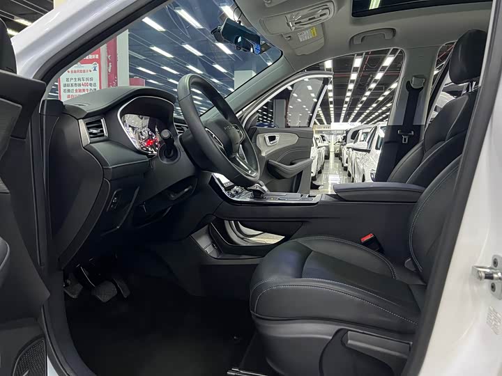 Фото 18 - Roewe RX5