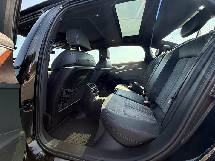 Фото 5 - Audi A6L