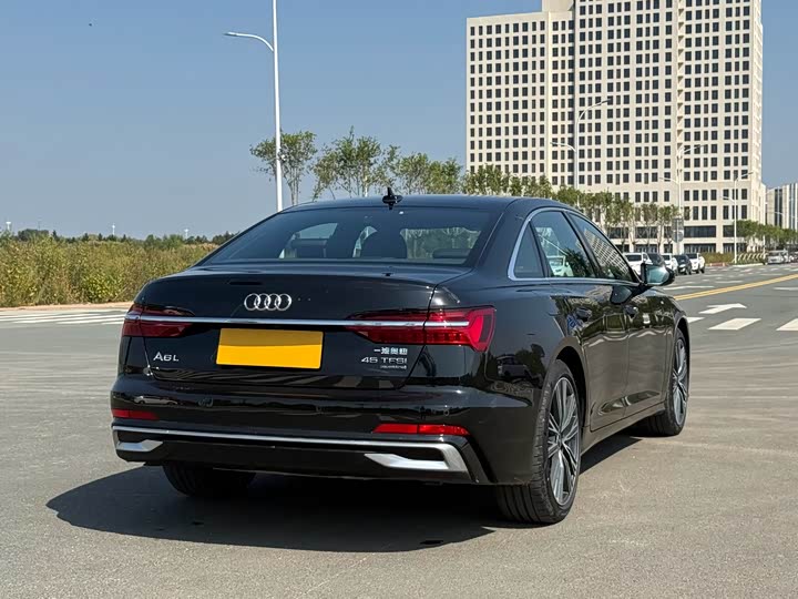 Фото 9 - Audi A6L