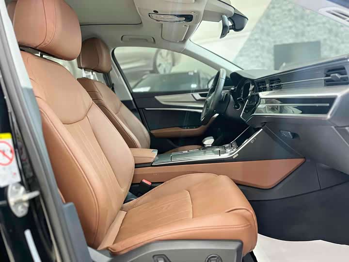 Фото 10 - Audi A6L