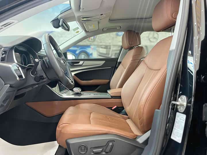 Фото 11 - Audi A6L