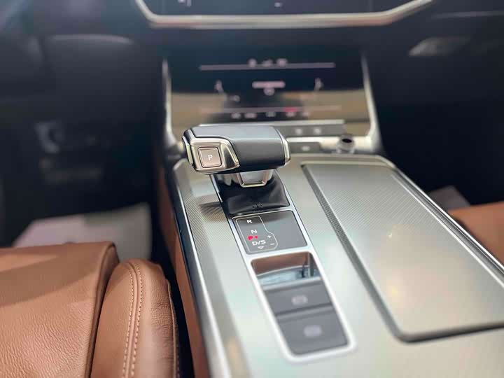 Фото 18 - Audi A6L