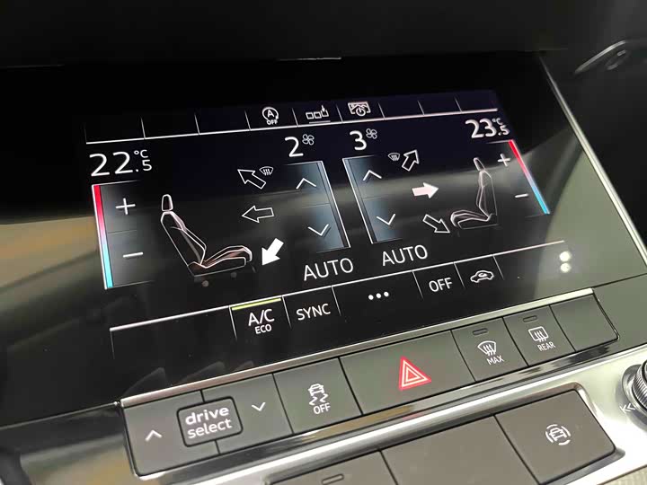 Фото 19 - Audi A6L