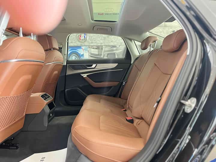 Фото 9 - Audi A6L