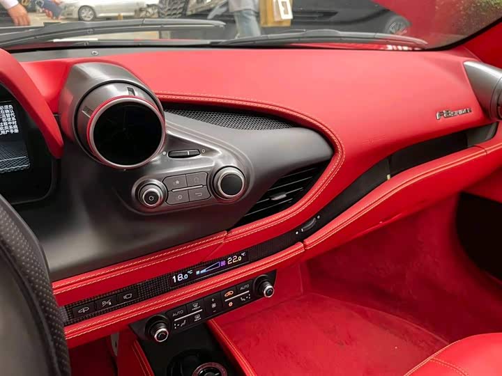 Фото 13 - Ferrari F8