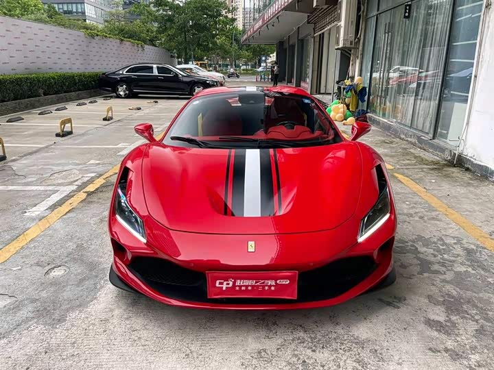 Фото 2 - Ferrari F8