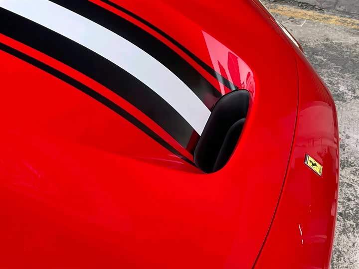 Фото 5 - Ferrari F8