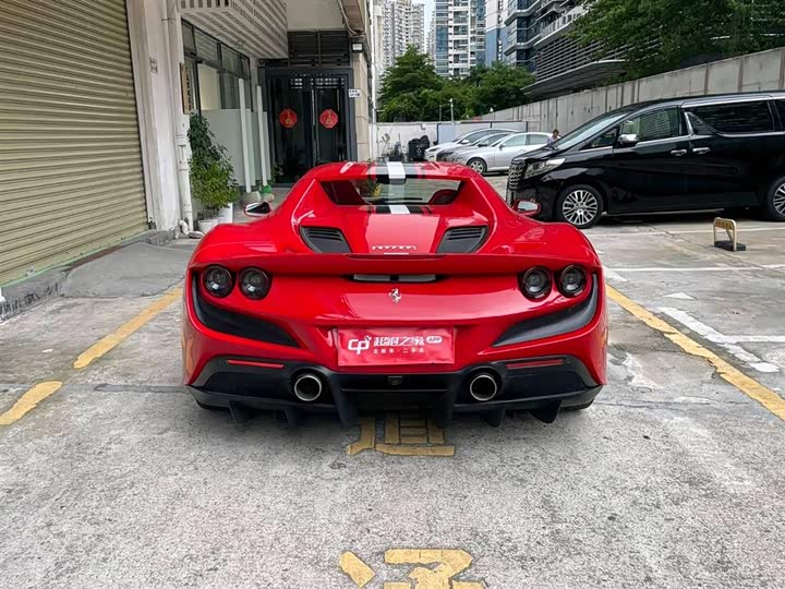 Фото 9 - Ferrari F8