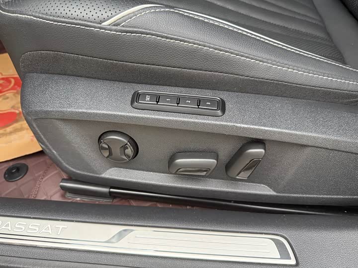 Фото 10 - Volkswagen Passat