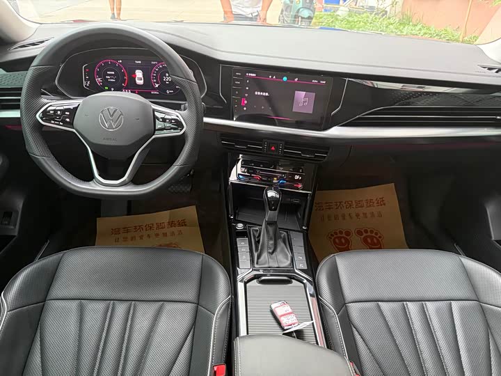 Фото 14 - Volkswagen Passat