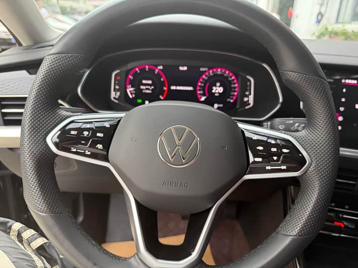 Фото 7 - Volkswagen Passat